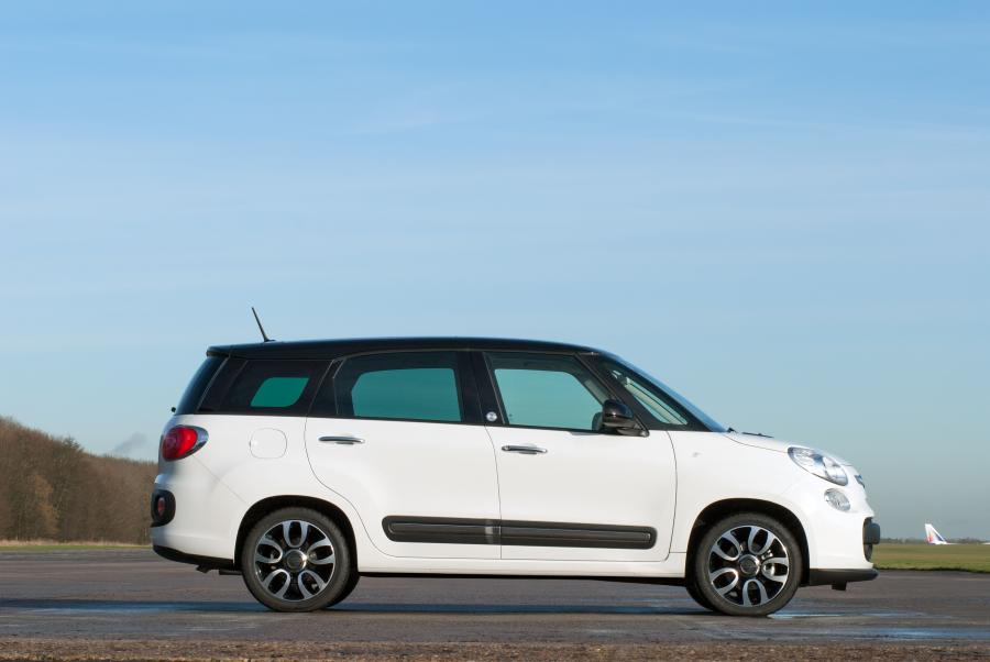  Fiat 500L 2014 года  (UK) (фото 5 из 19)